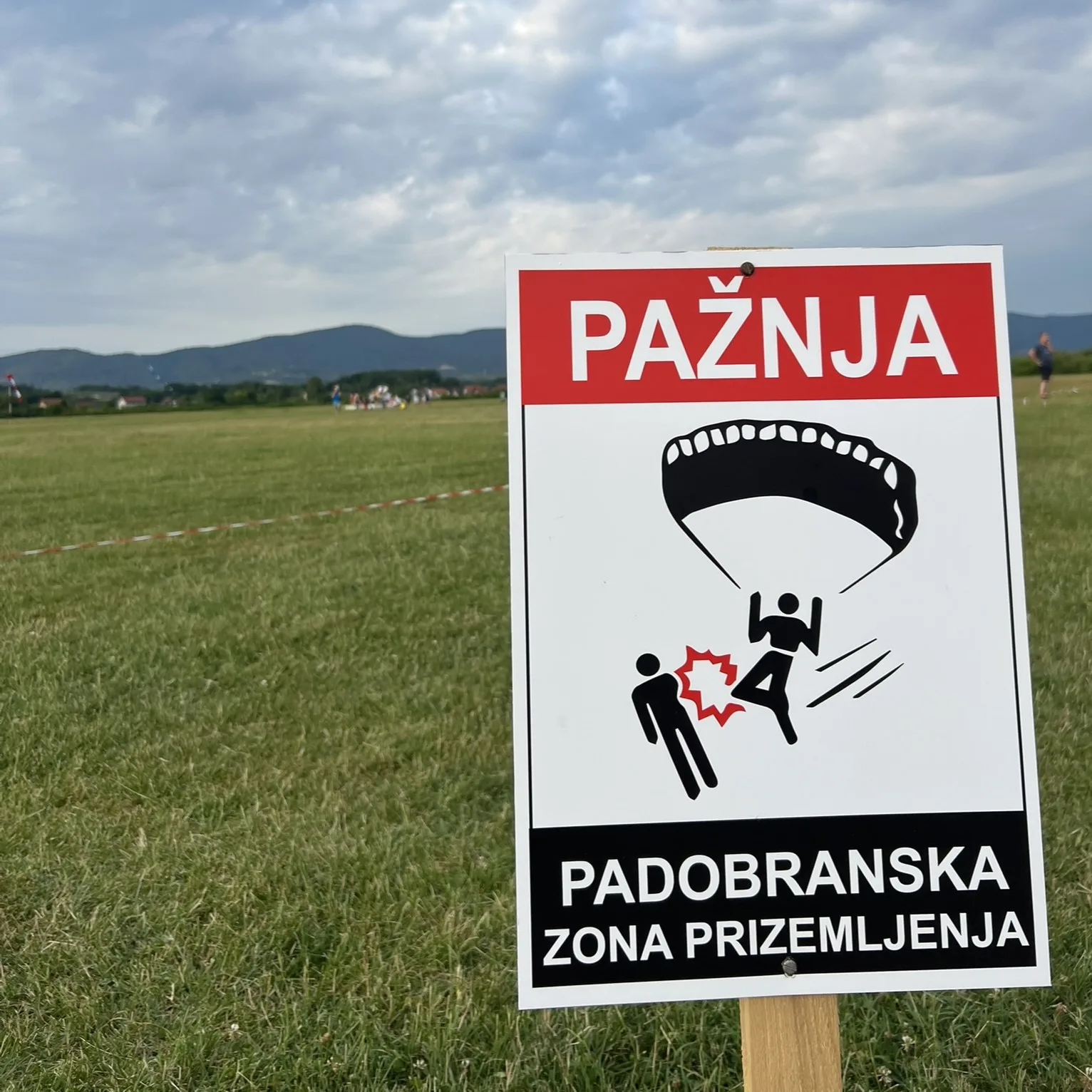 Padobranska zona prizemljenja na aerodromu